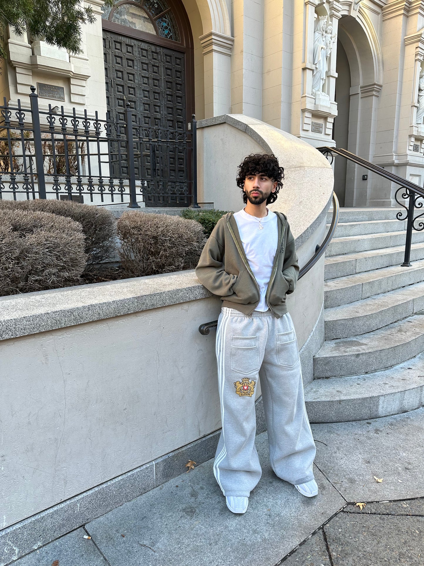 'Illusive Guardian' Sweatpants - Gray