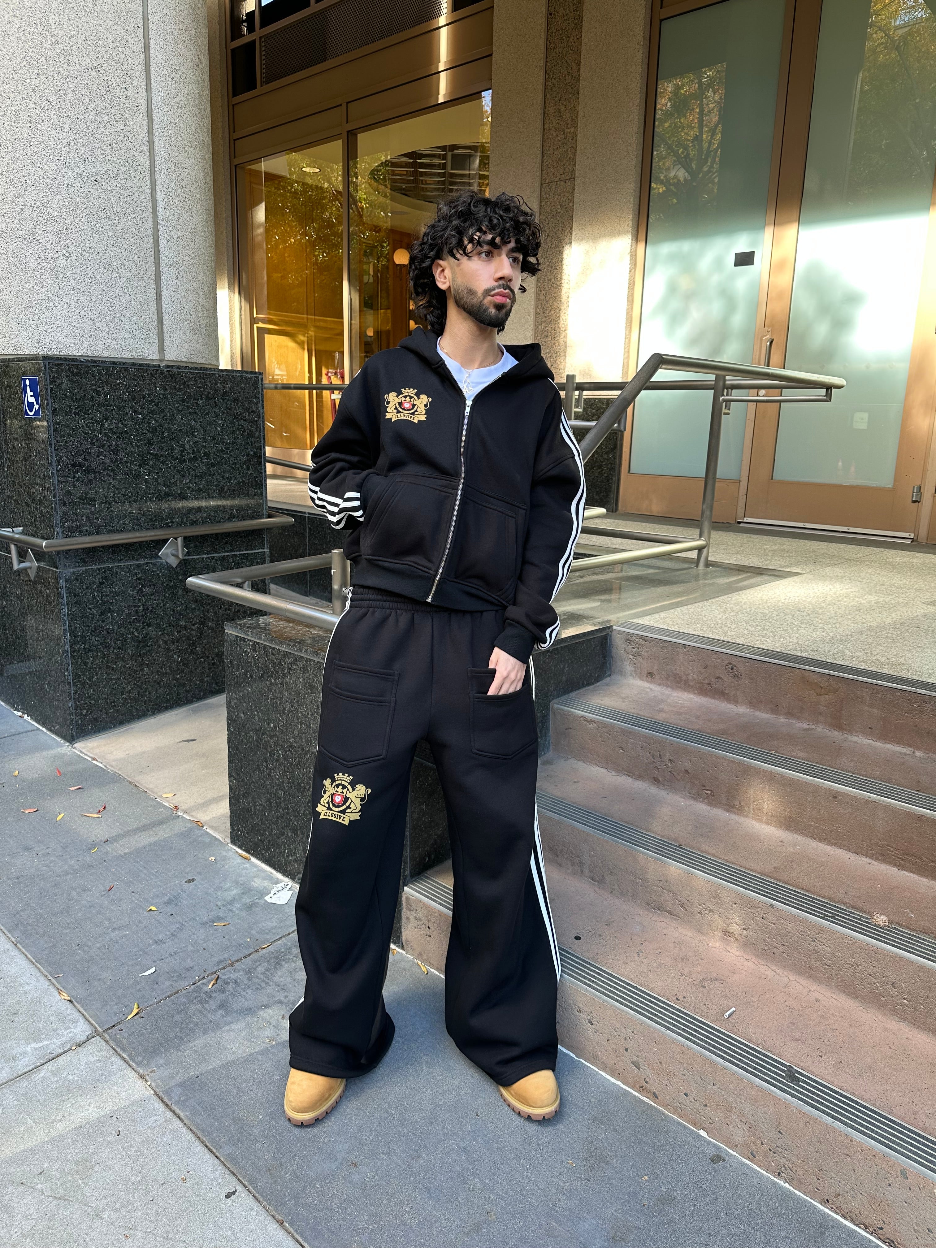 Illusive Guardian' Cropped Zip Up - Black – Illusive Studios