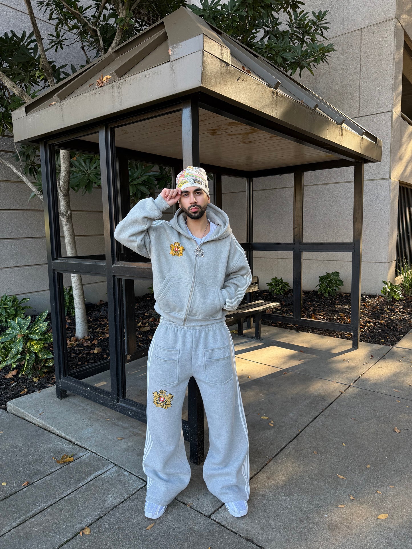 'Illusive Guardian' Sweatpants - Gray